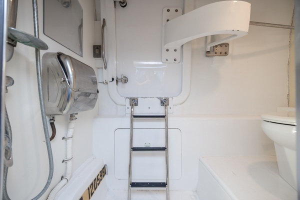 2008 Hatteras 64