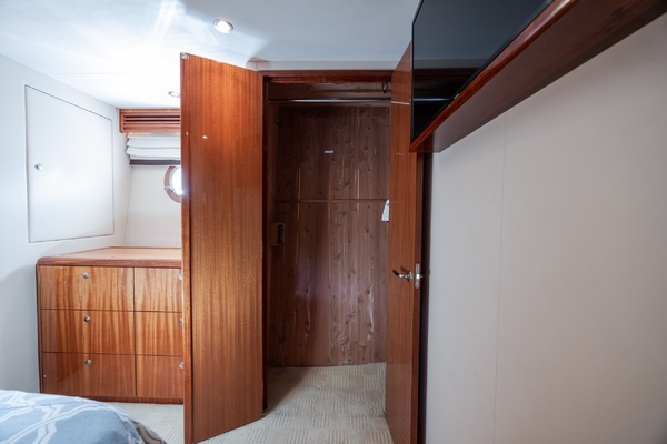 2008 Hatteras 64