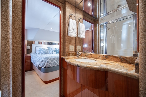 2008 Hatteras 64