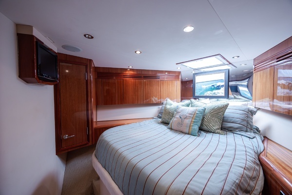2008 Hatteras 64