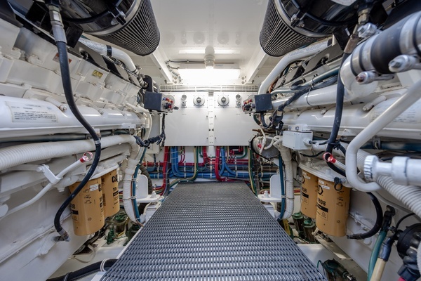2008 Hatteras 64