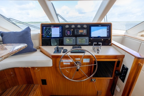 2008 Hatteras 64