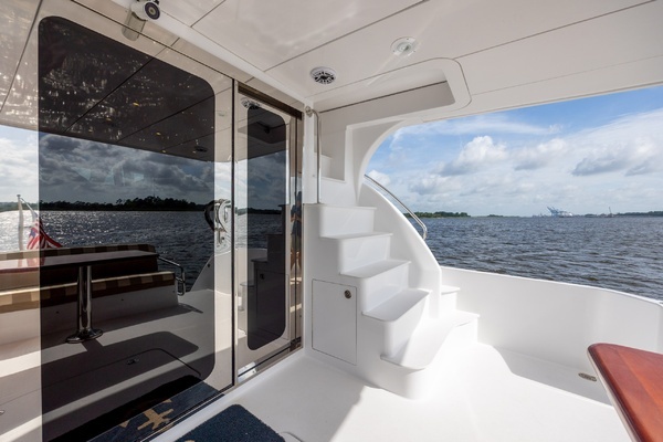 2008 Hatteras 64