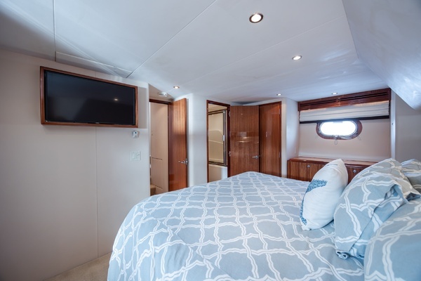 2008 Hatteras 64
