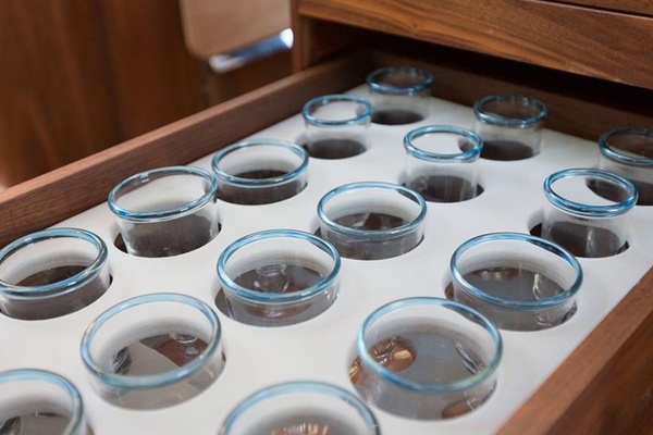  Glass Storage 