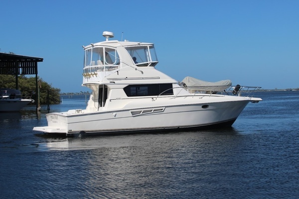 Photo of the 2001 Silverton 42 Convertible "Four Reel"