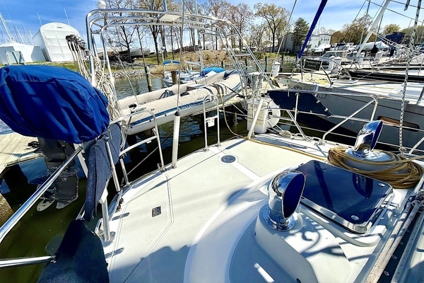 Photo of the 1998 Hylas 49 "Mara"