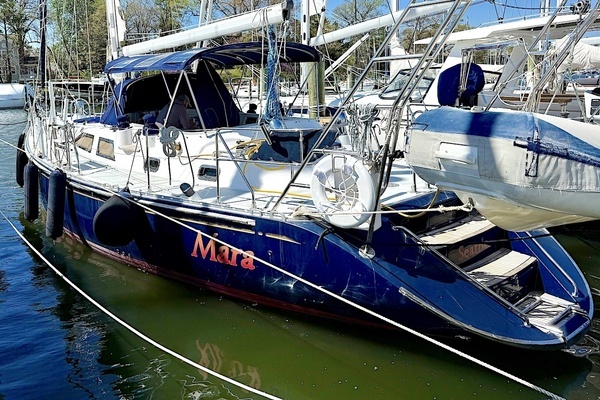 Photo of the 1998 Hylas 49 "Mara"