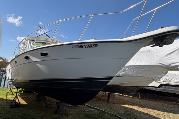 Photo of the 1997 Pursuit 3100 Express