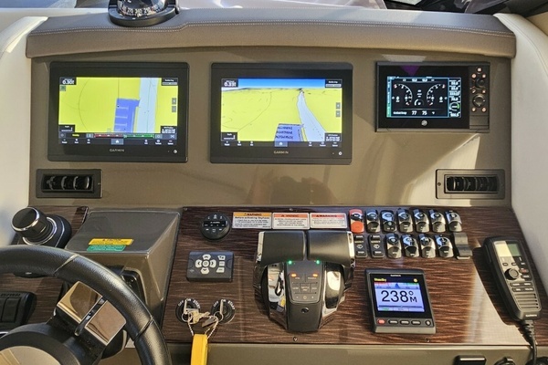 Makin  Waves 37ft Carver Yacht For Sale