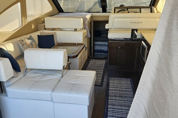 Makin  Waves 37ft Carver Yacht For Sale