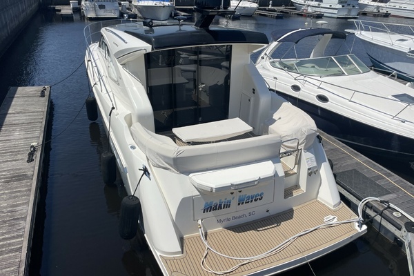 Makin  Waves 37ft Carver Yacht For Sale