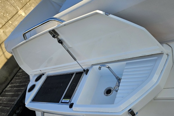 Makin  Waves 37ft Carver Yacht For Sale