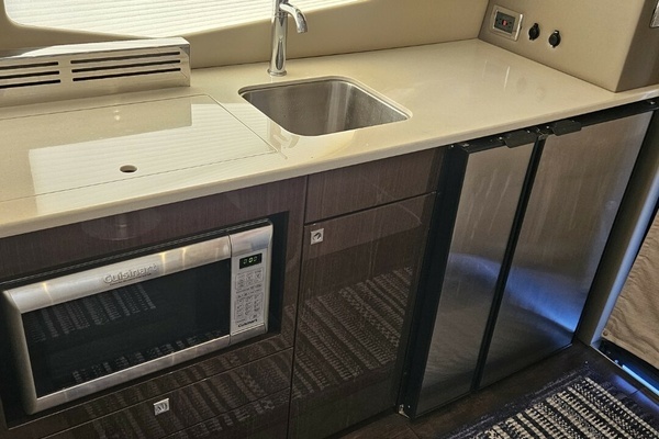 Photo of the 2020 Carver C37  Coupe "Makin' Waves"