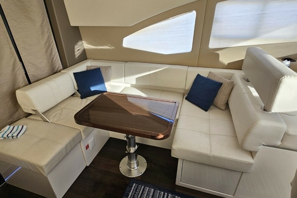 Makin  Waves 37ft Carver Yacht For Sale
