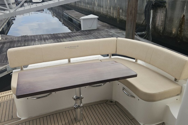 Makin  Waves 37ft Carver Yacht For Sale