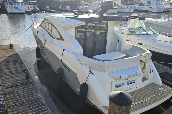 Makin  Waves 37ft Carver Yacht For Sale