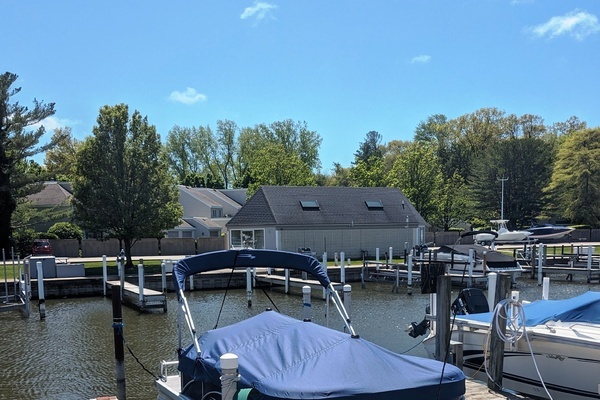 Photo of the 2024 Bennington 20 SVL23