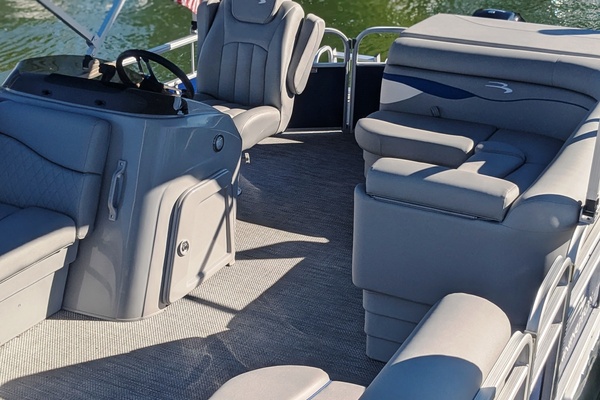 20ft Bennington Yacht For Sale