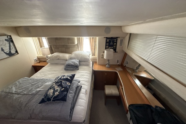 Photo of the 1999 Silverton 422 "SEABK"