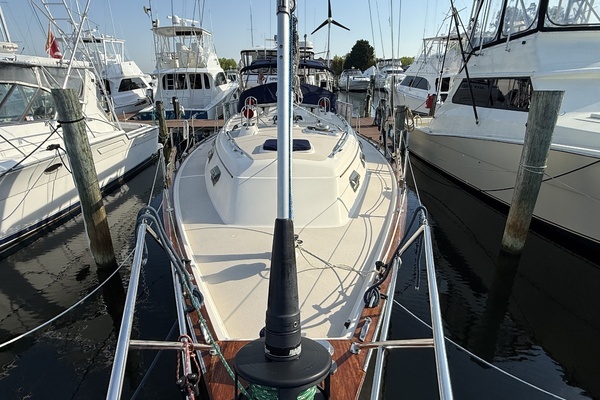 Photo of the 2003 Island Packet 380 "Makai"