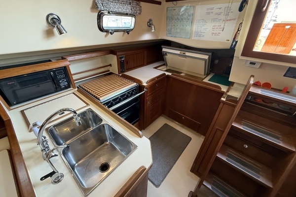Island Packet 380 Yacht For Sale