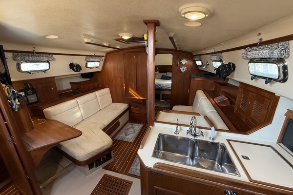 Island Packet 380 Yacht For Sale