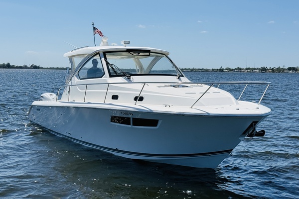 35ft Pursuit Yacht For Sale