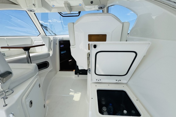 35ft Pursuit Yacht For Sale