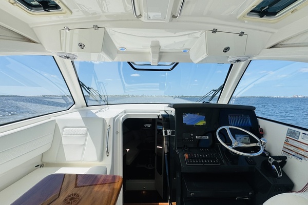 35ft Pursuit Yacht For Sale