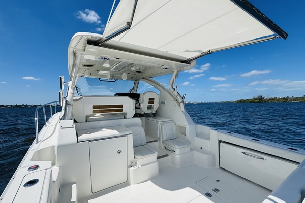 35ft Pursuit Yacht For Sale