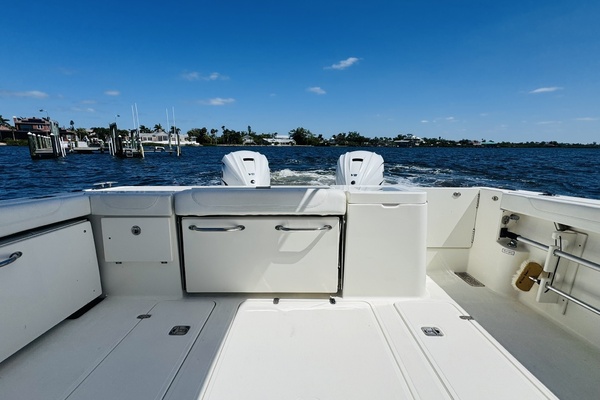 35ft Pursuit Yacht For Sale