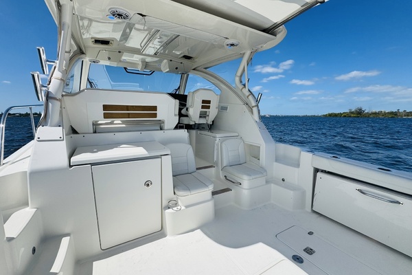 35ft Pursuit Yacht For Sale