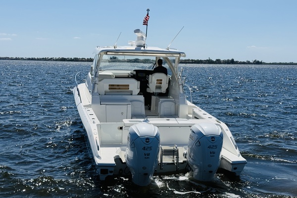 35ft Pursuit Yacht For Sale
