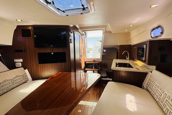 35ft Pursuit Yacht For Sale