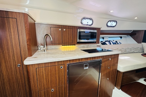 35ft Pursuit Yacht For Sale