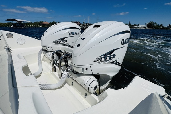 35ft Pursuit Yacht For Sale