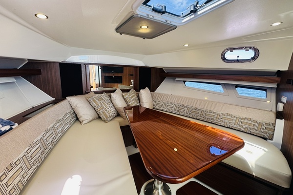 35ft Pursuit Yacht For Sale