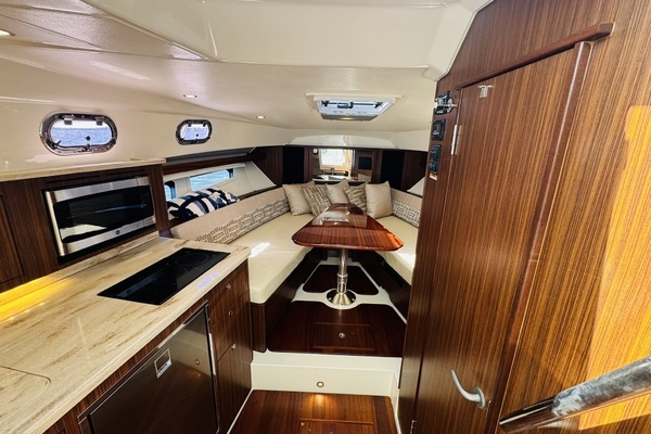 35ft Pursuit Yacht For Sale
