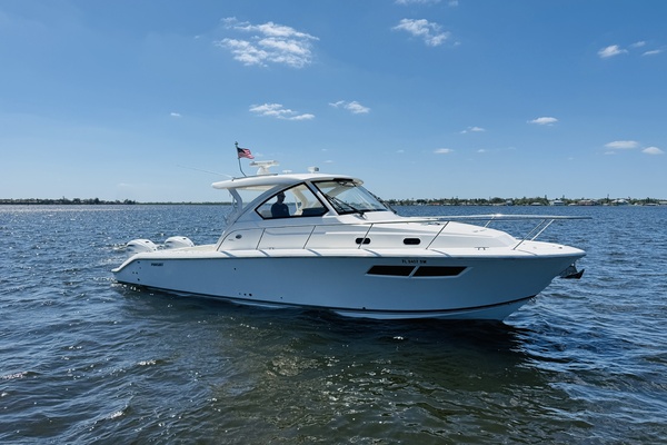 35ft Pursuit Yacht For Sale