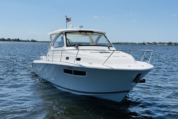 35ft Pursuit Yacht For Sale