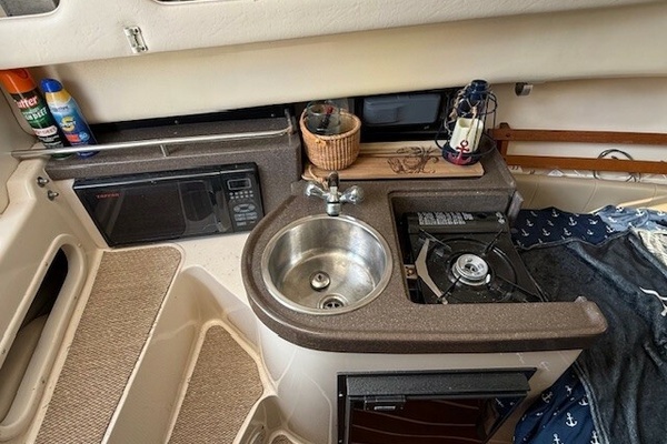 A SALT WEAPON 28ft Grady White Yacht For Sale