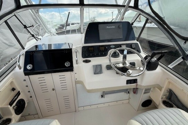 A SALT WEAPON 28ft Grady White Yacht For Sale