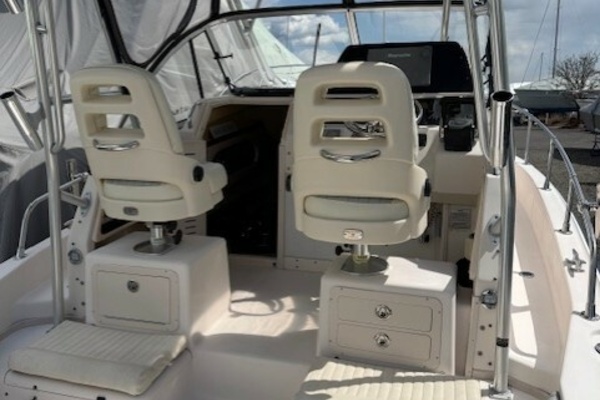 A SALT WEAPON 28ft Grady White Yacht For Sale