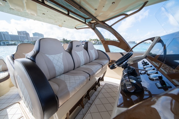 2019 Midnight Express 43