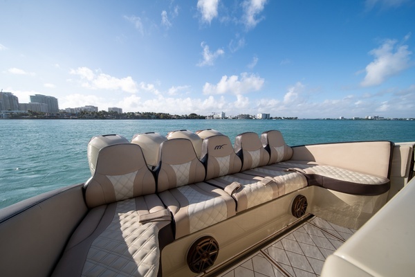 2019 Midnight Express 43