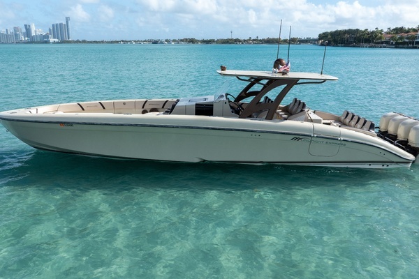 2019 Midnight Express 43