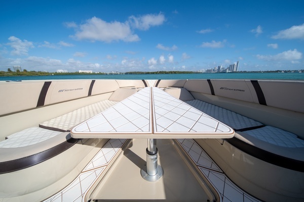 2019 Midnight Express 43