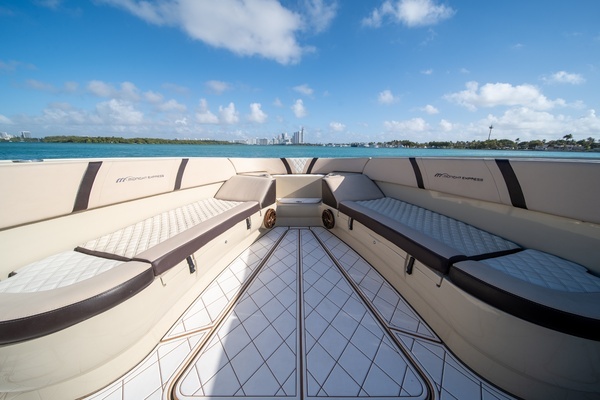 2019 Midnight Express 43