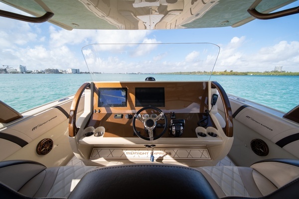 2019 Midnight Express 43